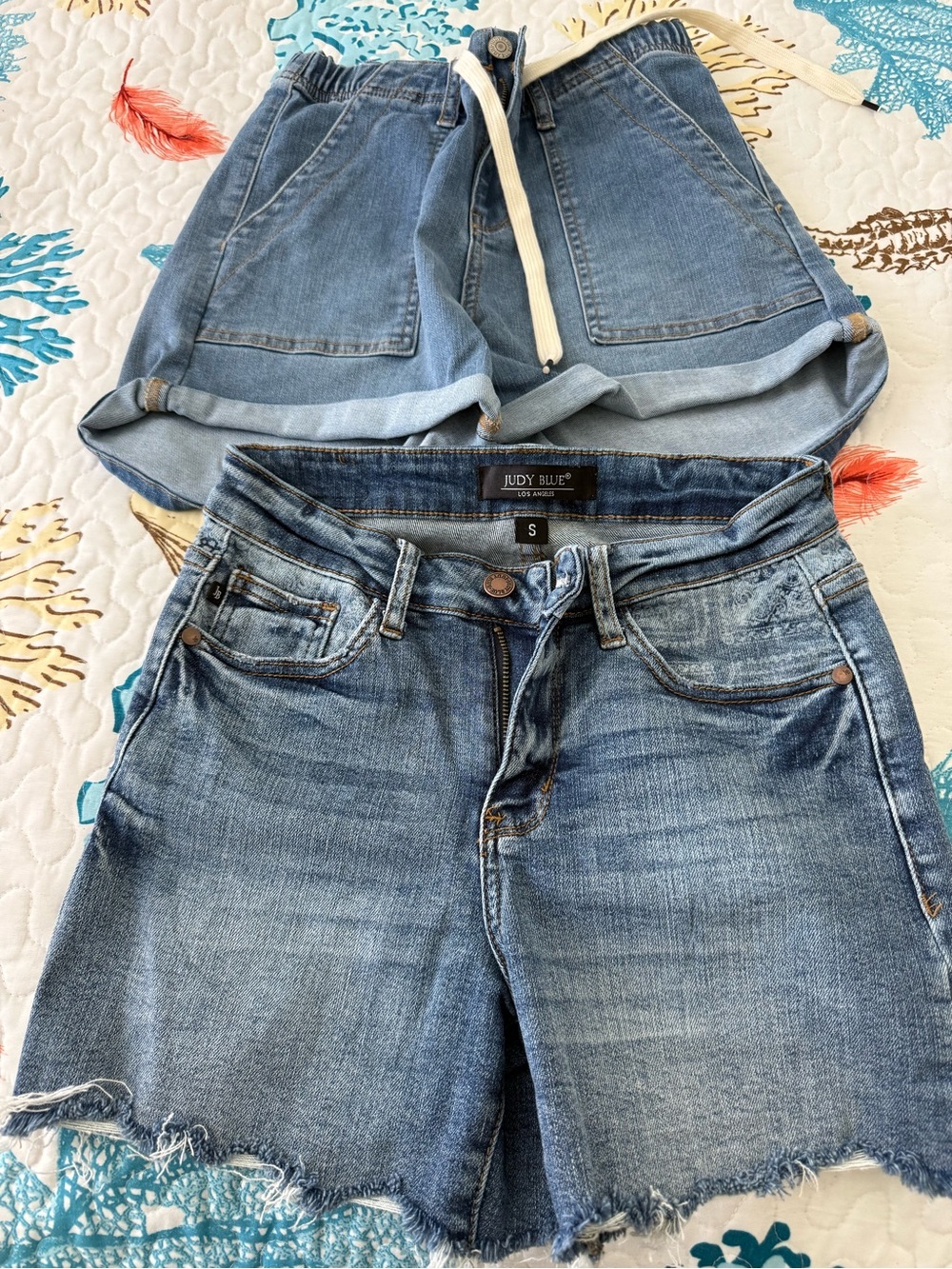 Judy Blue Women's Blue Denim 2 Shorts - Classic Medium Wash